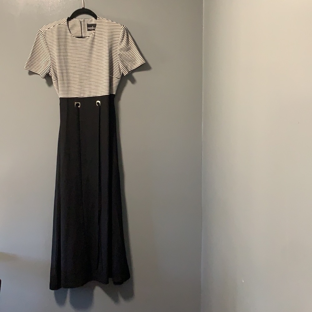 Positive Attitude, size12, black and white in color